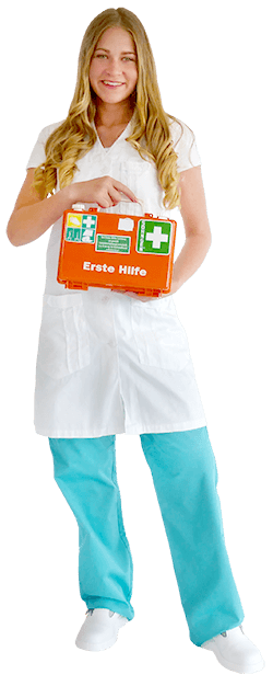 Schwester Danielle hält Erste Hilfe Koffer